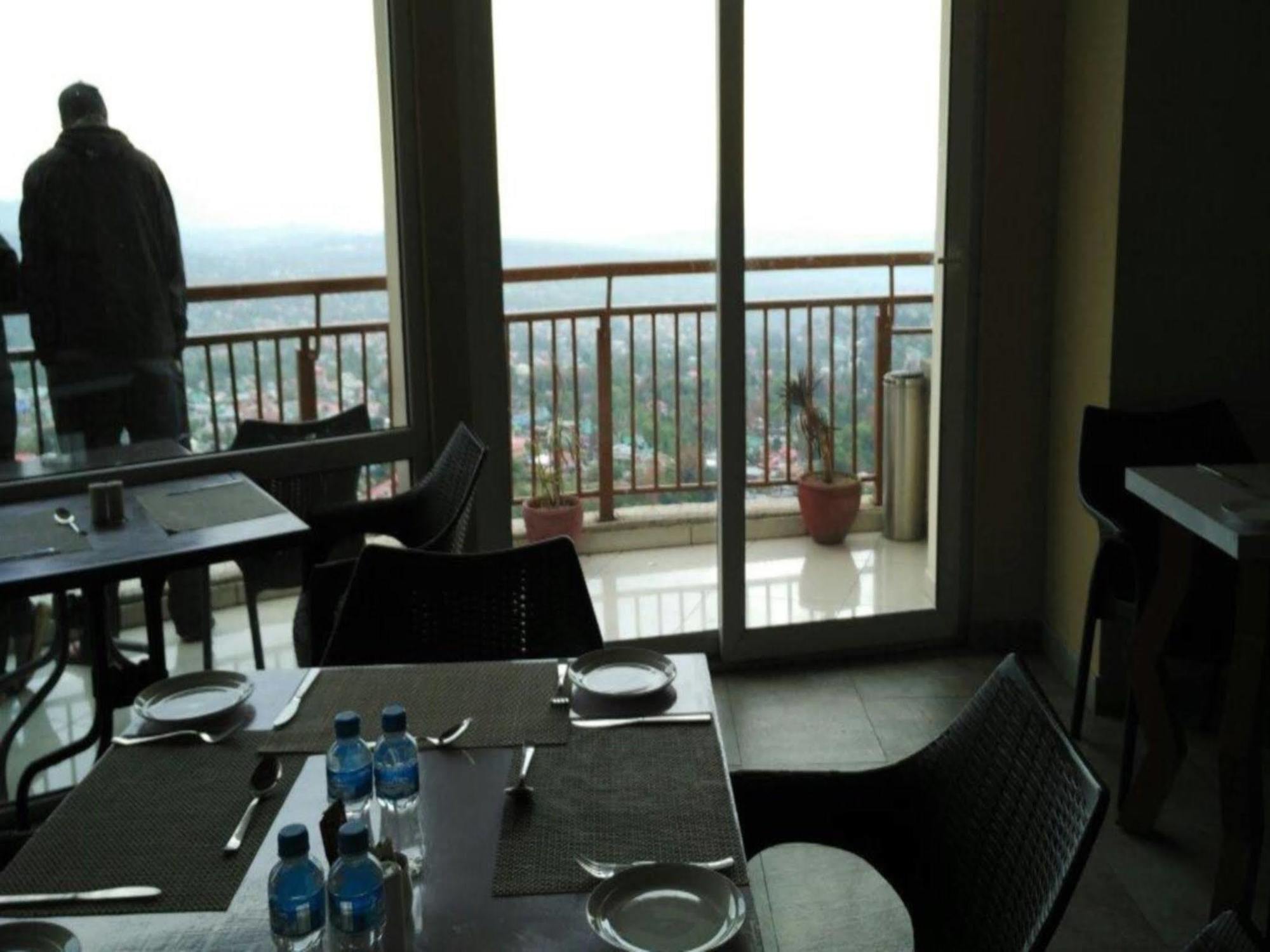 โรงแรมอินโคลเวอร์ ดารัมซาลา ภายนอก รูปภาพ